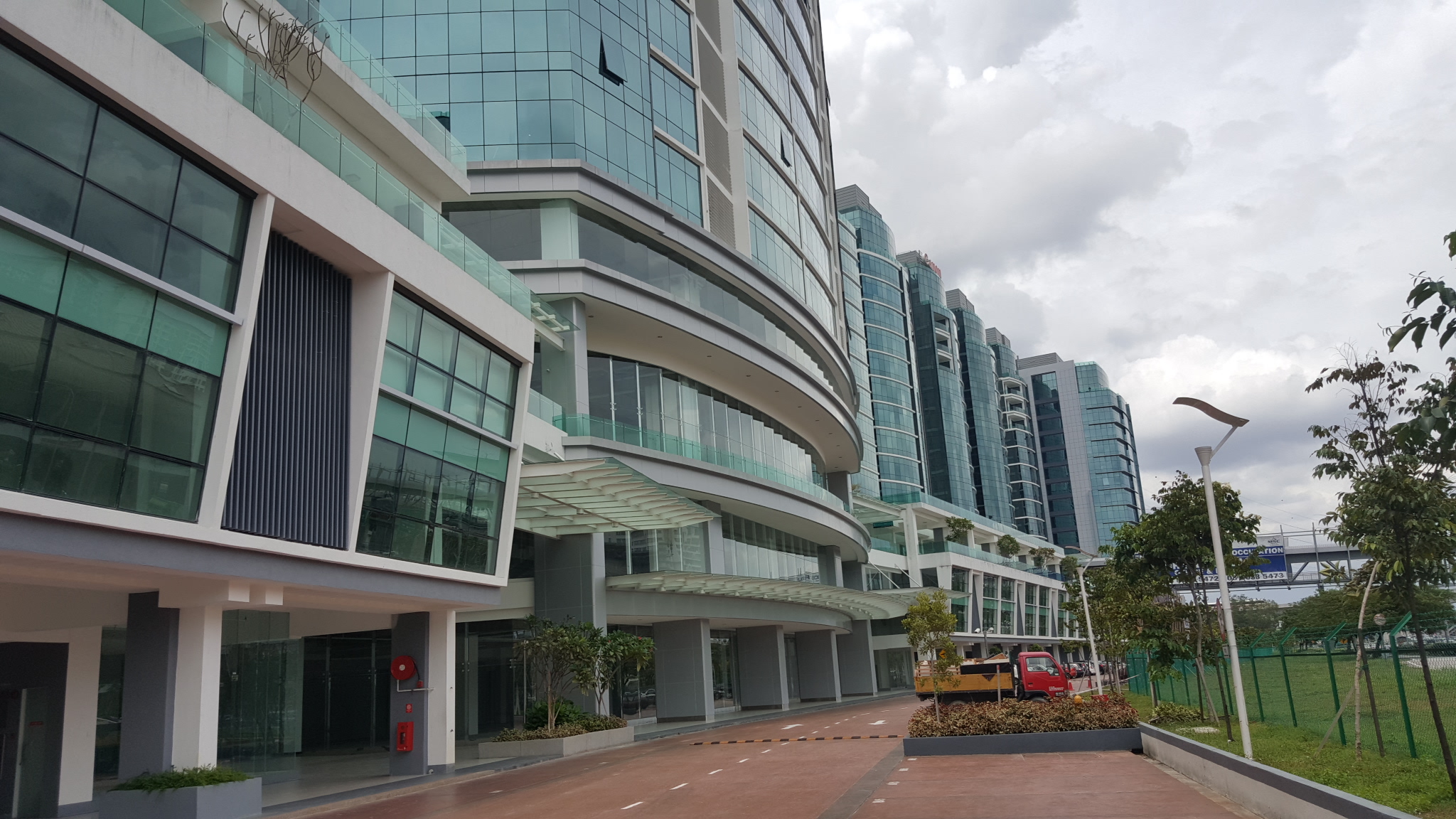 Uoa Business Park Office 1227sf Renovated Fully Fu - photo 11