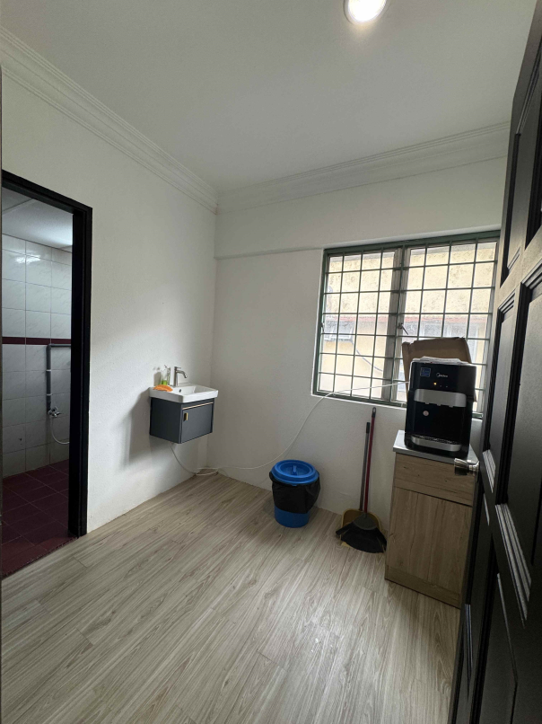 Puchong Jaya 2nd Floor Office Rooms 195sf New Furn - photo 8