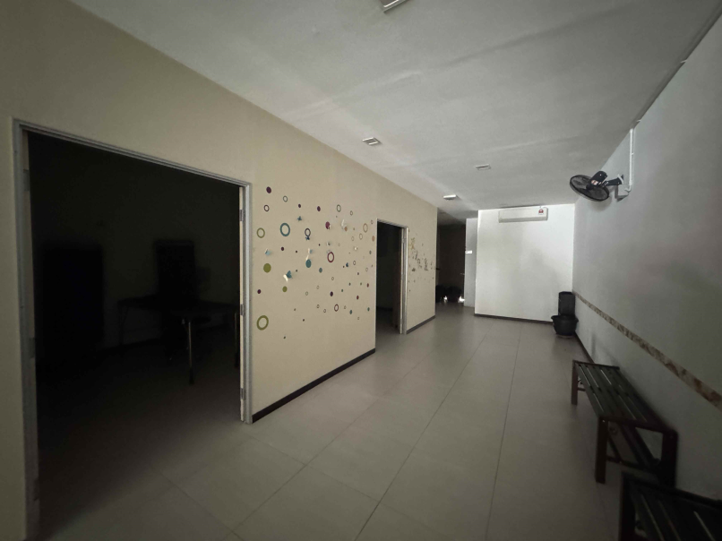 3 Sty Shop Office Freehold 22x80sf Basic Tenanted - photo 2
