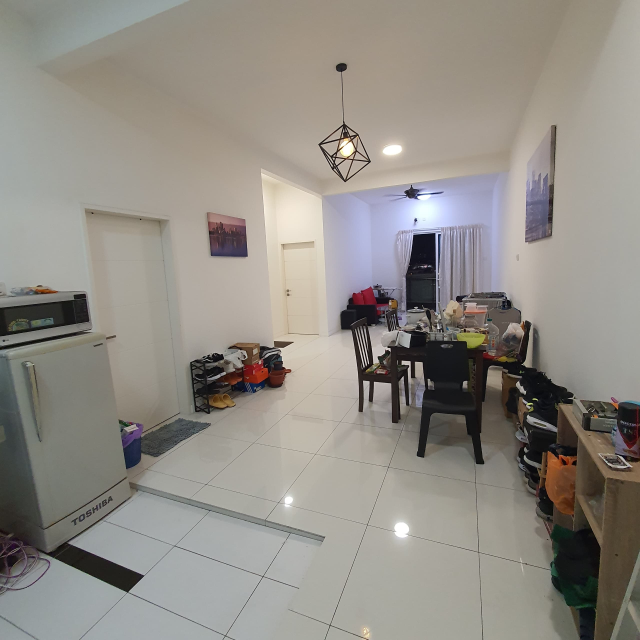 Skypod Condo Freehold 1248sf Corner 3room 3bath 3c - photo 3