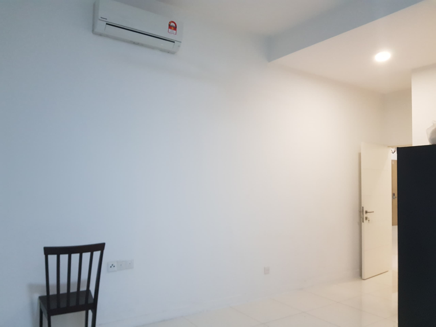 Skypod Condo Freehold 1248sf Corner 3room 3bath 3c - photo 7