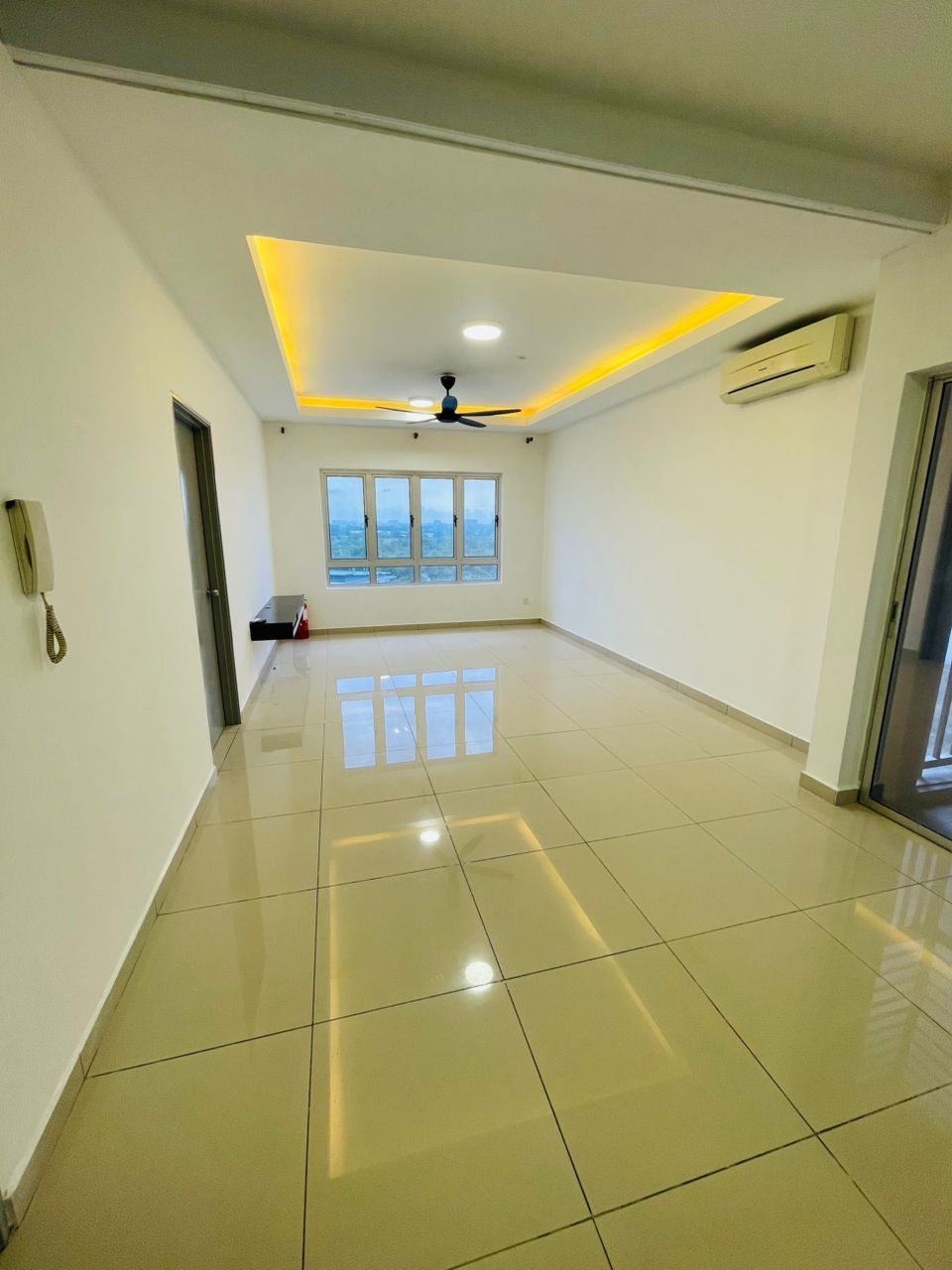 The Edge Residence 775sf 2room Reno Partly Furnish - photo 3