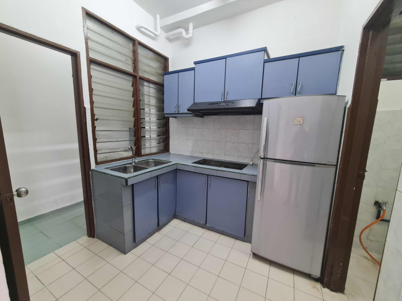 Lagoon Perdana 850sf 3room semi furnish Face Ldp H - photo 2