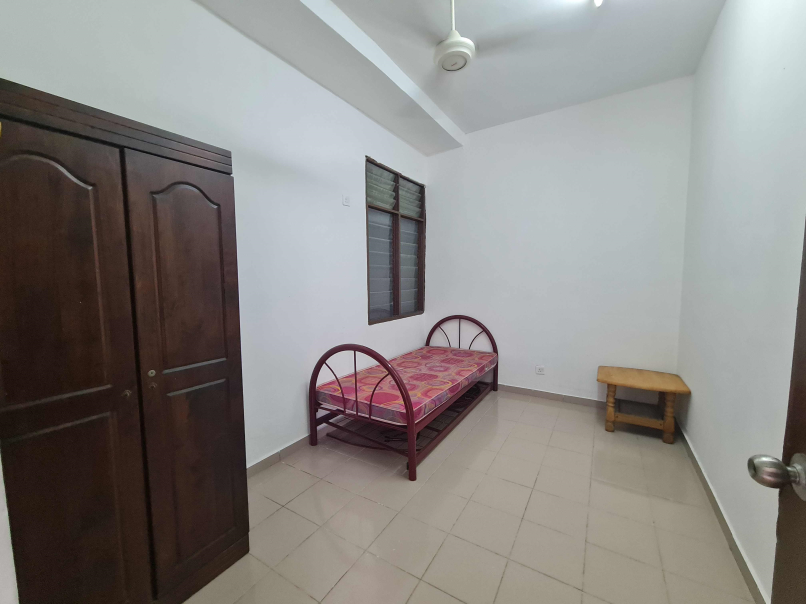 Lagoon Perdana 850sf 3room semi furnish Face Ldp H - photo 8