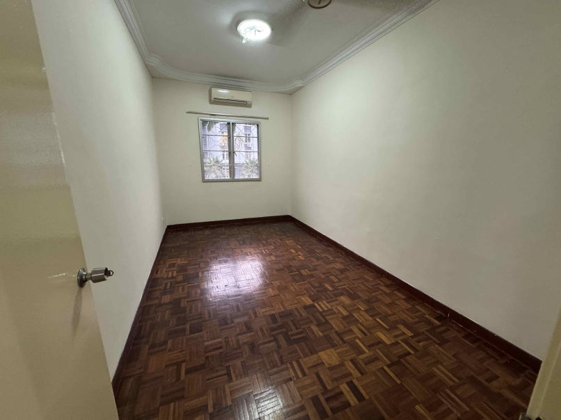 Subang Court Apt 1076sf 3rrom 1parking Reno Furnis - photo 11