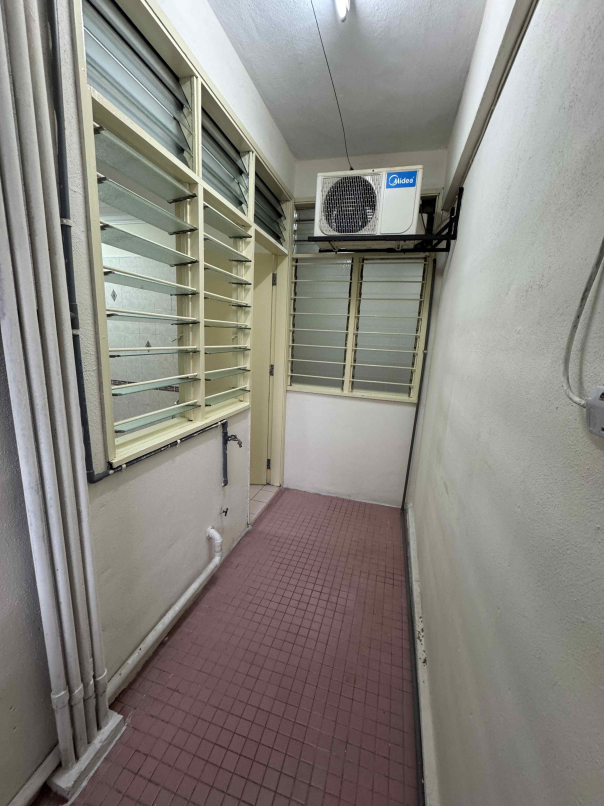 Subang Court Apt 1076sf 3rrom 1parking Reno Furnis - photo 6