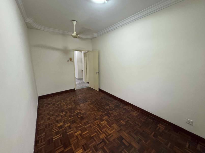 Subang Court Apt 1076sf 3rrom 1parking Reno Furnis - photo 12