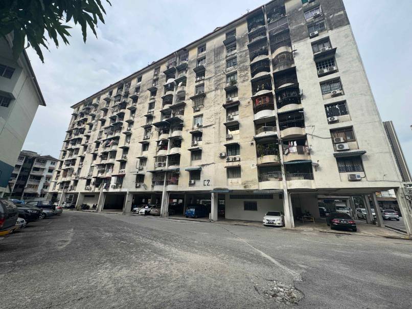 Perdana Court Apt with Lift 818sf Corner Partly Fu - photo 2