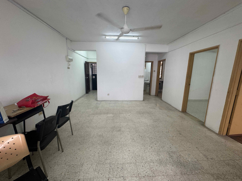 Perdana Court Apt with Lift 818sf Corner Partly Fu - photo 3