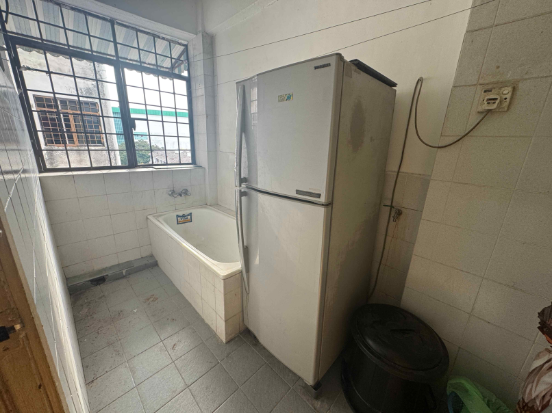 Perdana Court Apt with Lift 818sf Corner Partly Fu - photo 7