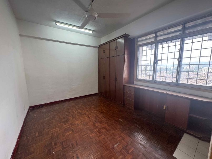 Perdana Court Apt with Lift 818sf Corner Partly Fu - photo 8