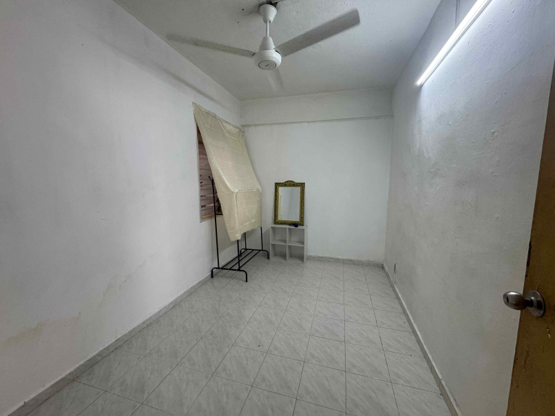 Perdana Court Apt with Lift 818sf Corner Partly Fu - photo 10