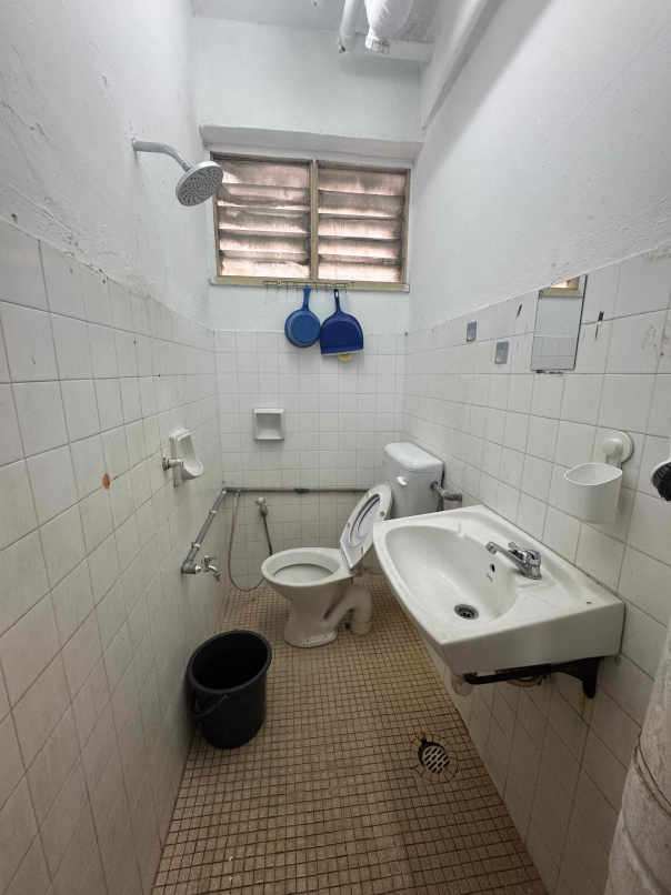 Perdana Court Apt with Lift 818sf Corner Partly Fu - photo 12
