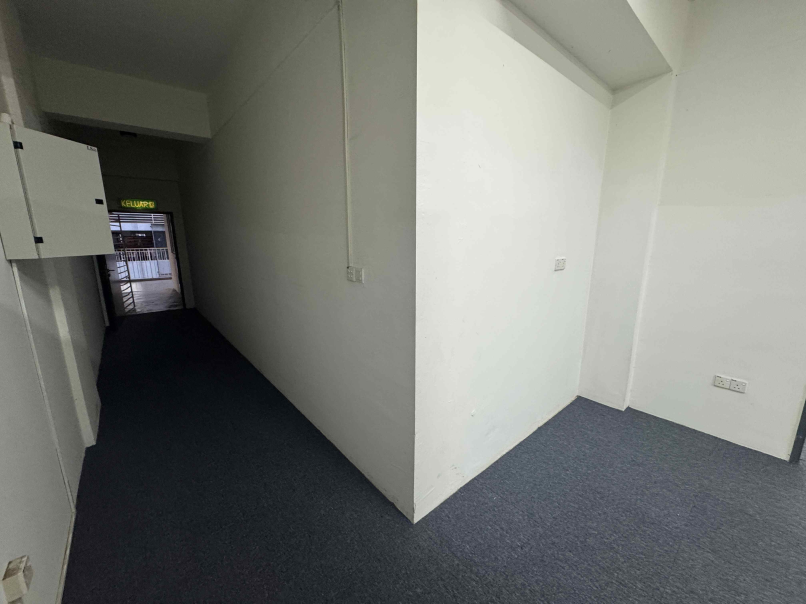 Puchong Prima Bizwalk Office 820 Renovated with li - photo 4