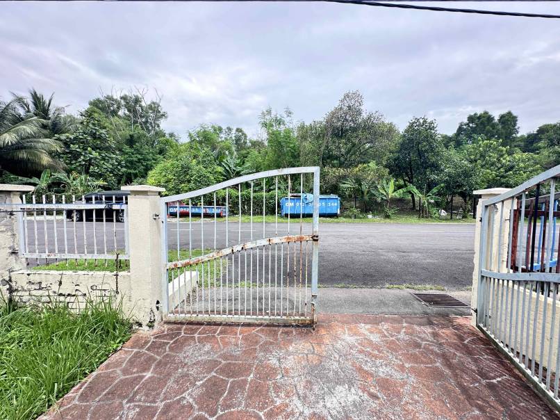 Puchong Utama 2 Storey End Lot House 22x75sf Basic - photo 3