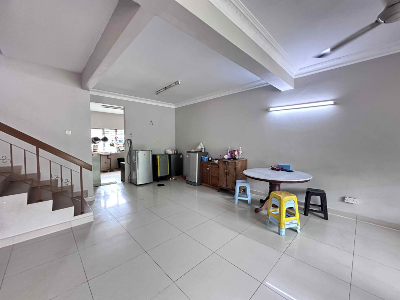 Puchong Utama 2 Storey End Lot House 22x75sf Basic - photo 7