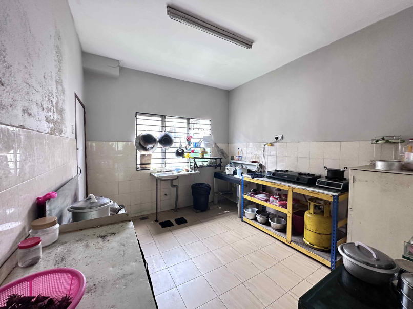 Puchong Utama 2 Storey End Lot House 22x75sf Basic - photo 9