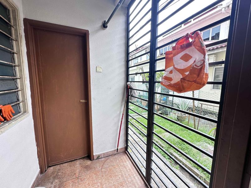 Puchong Utama 2 Storey End Lot House 22x75sf Basic - photo 10
