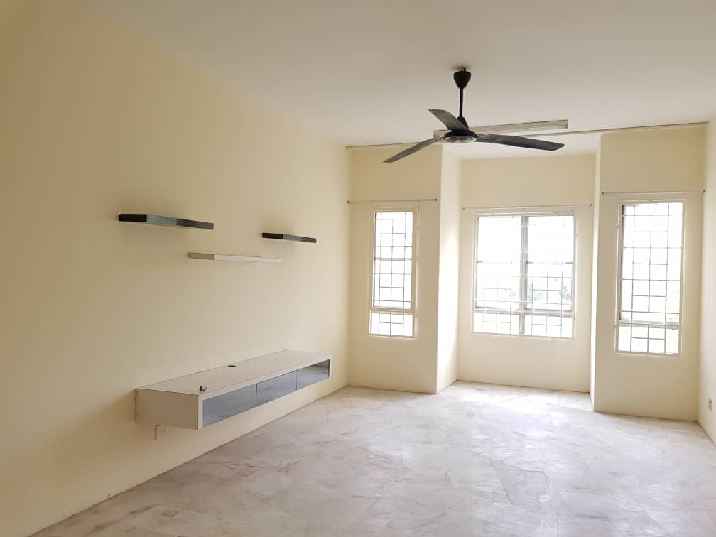D Kiara Apt 900sf Level 4 with Lift Facing Field P - photo 2
