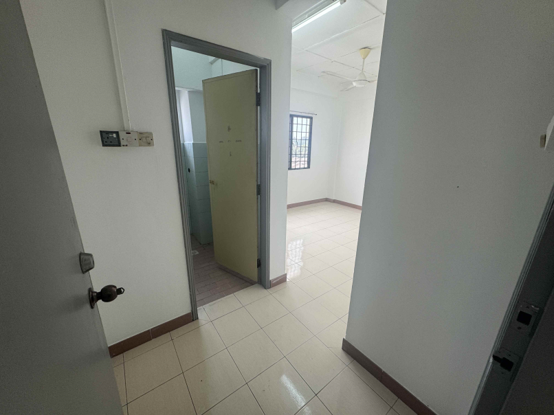 Cheras Perdana Apartment Block E 870sf 3room 1 Cov - photo 7