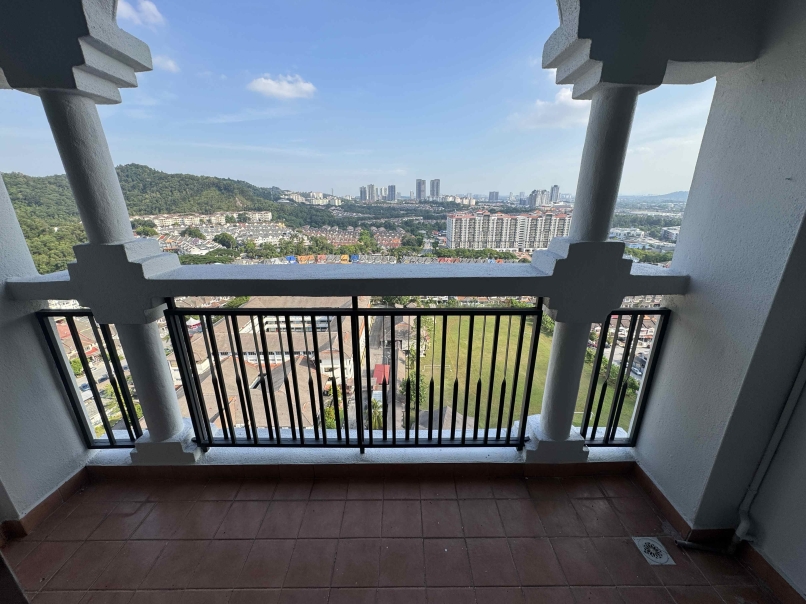 La Vista Condo 1340sf 4room 3bath 1car Corner High - photo 8