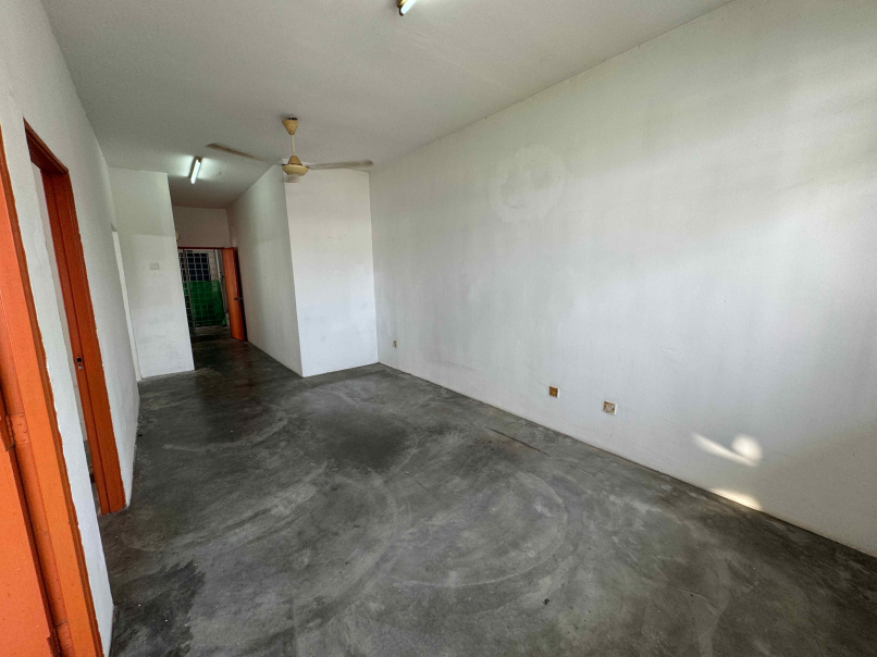 Taman Saujana Puchong Walk Up Apt 710sf 3room Top - photo 3