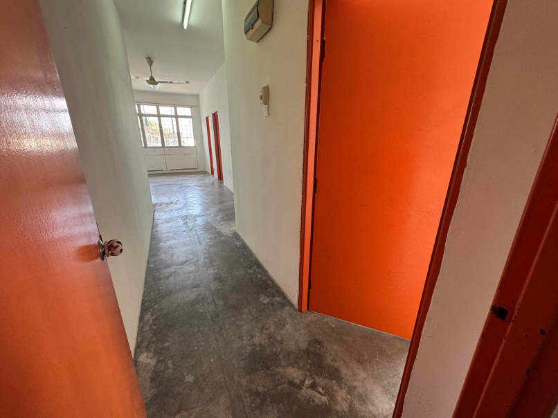 Taman Saujana Puchong Walk Up Apt 710sf 3room Top - photo 4