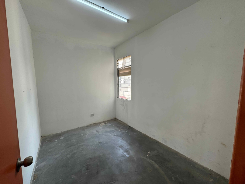 Taman Saujana Puchong Walk Up Apt 710sf 3room Top - photo 9