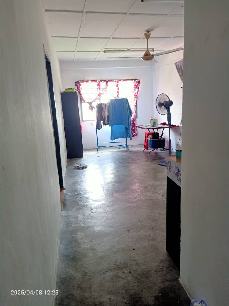 Puchong Seri Damai Flat 650sf Top Floor No Lift Sa - photo 2