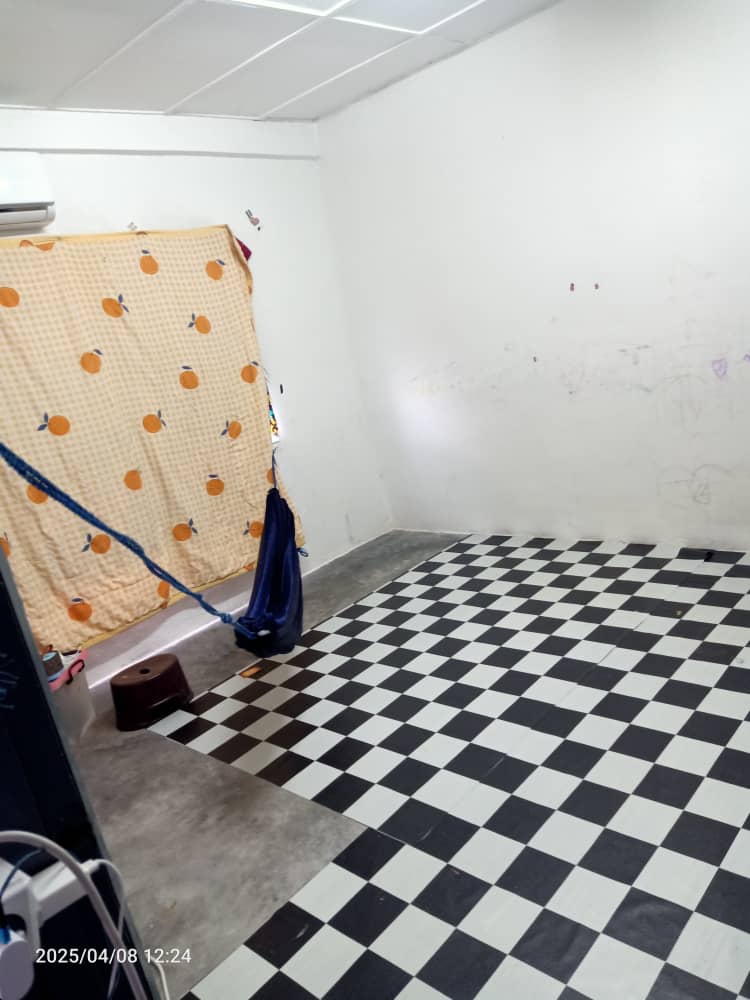 Puchong Seri Damai Flat 650sf Top Floor No Lift Sa - photo 4
