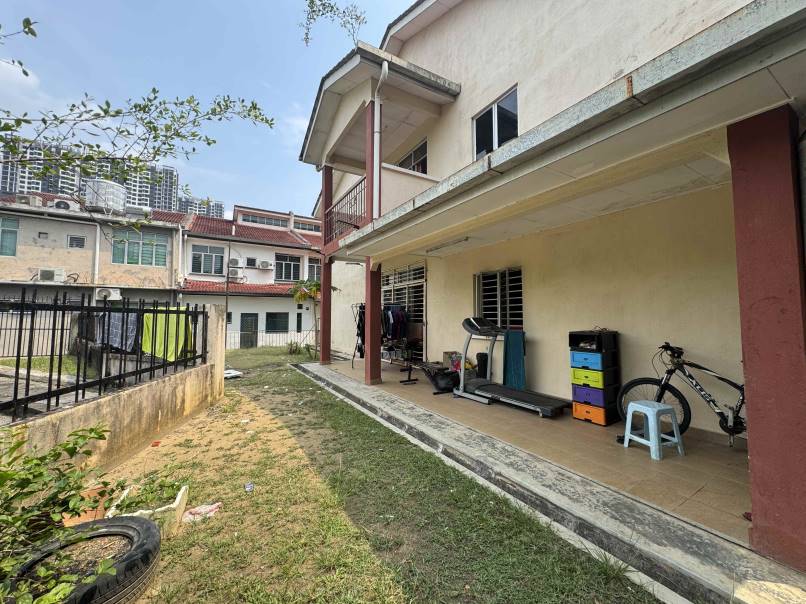 Puchong Utama 2 Storey Corner House 3300sf No Gate - photo 3