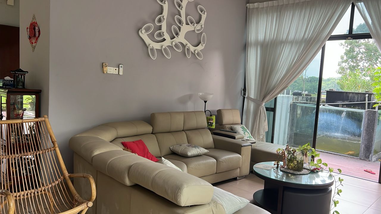 2 Storey Bungalow House 7100sf 6rooms Glenmarie Co - photo 3
