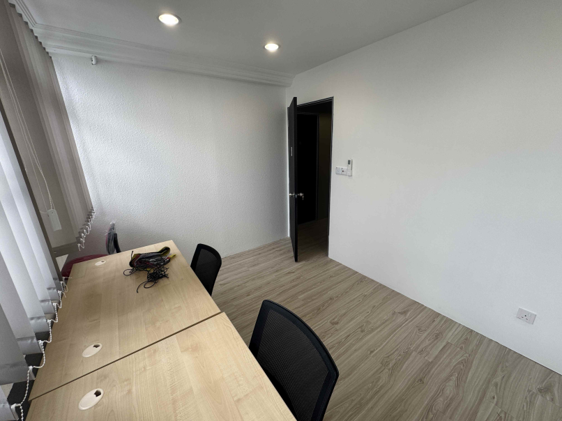 Puchong Jaya 2nd Floor Office Rooms 210sf with Win - photo 3