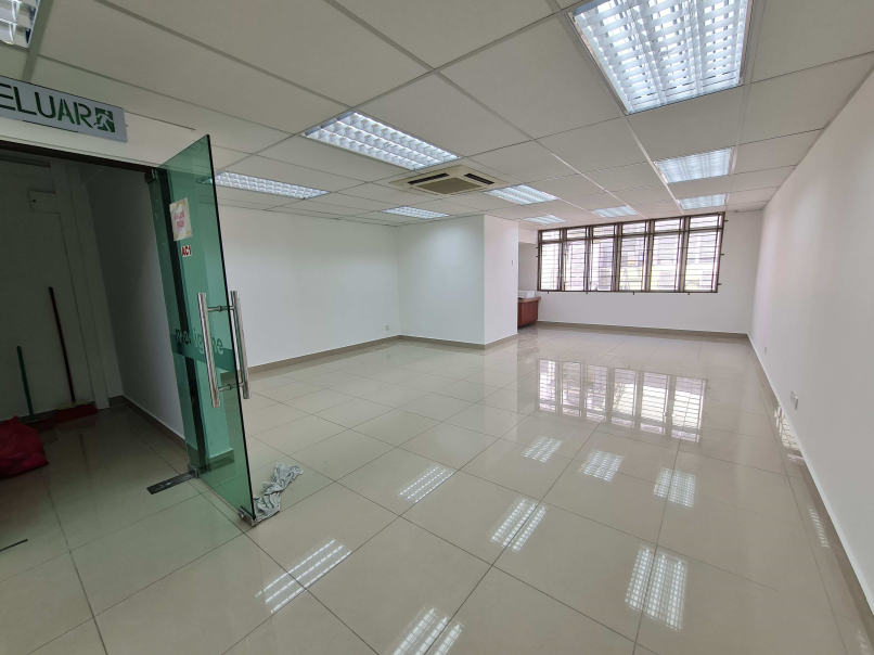 Bukit Puchong First Floor Shop 20x70sf Reno Facing - photo 2