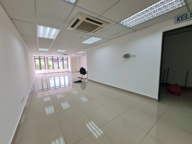 Bukit Puchong First Floor Shop 20x70sf Reno Facing - photo 3