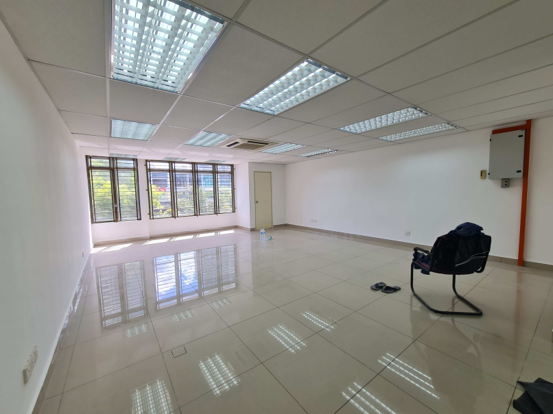 Bukit Puchong First Floor Shop 20x70sf Reno Facing - photo 4