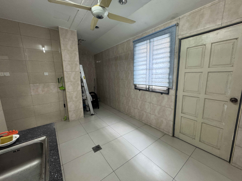 Puchong Prima 2-Sty House 20x70sf Kitchen Full Ext - photo 9