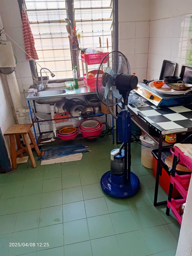 Puchong Seri Damai Flat 650sf Top Floor No Lift Sa - photo 3