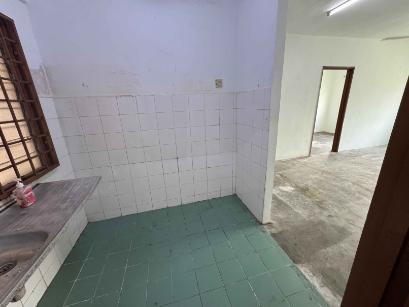 Puchong Seri Damai Flat 650sf Basic Walk Up 1st fl - photo 3