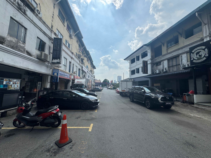 Bandar Sunway Half Ground Floor Shop 8ft x 58ft Pa - photo 3
