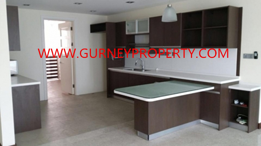 11 GURNEY