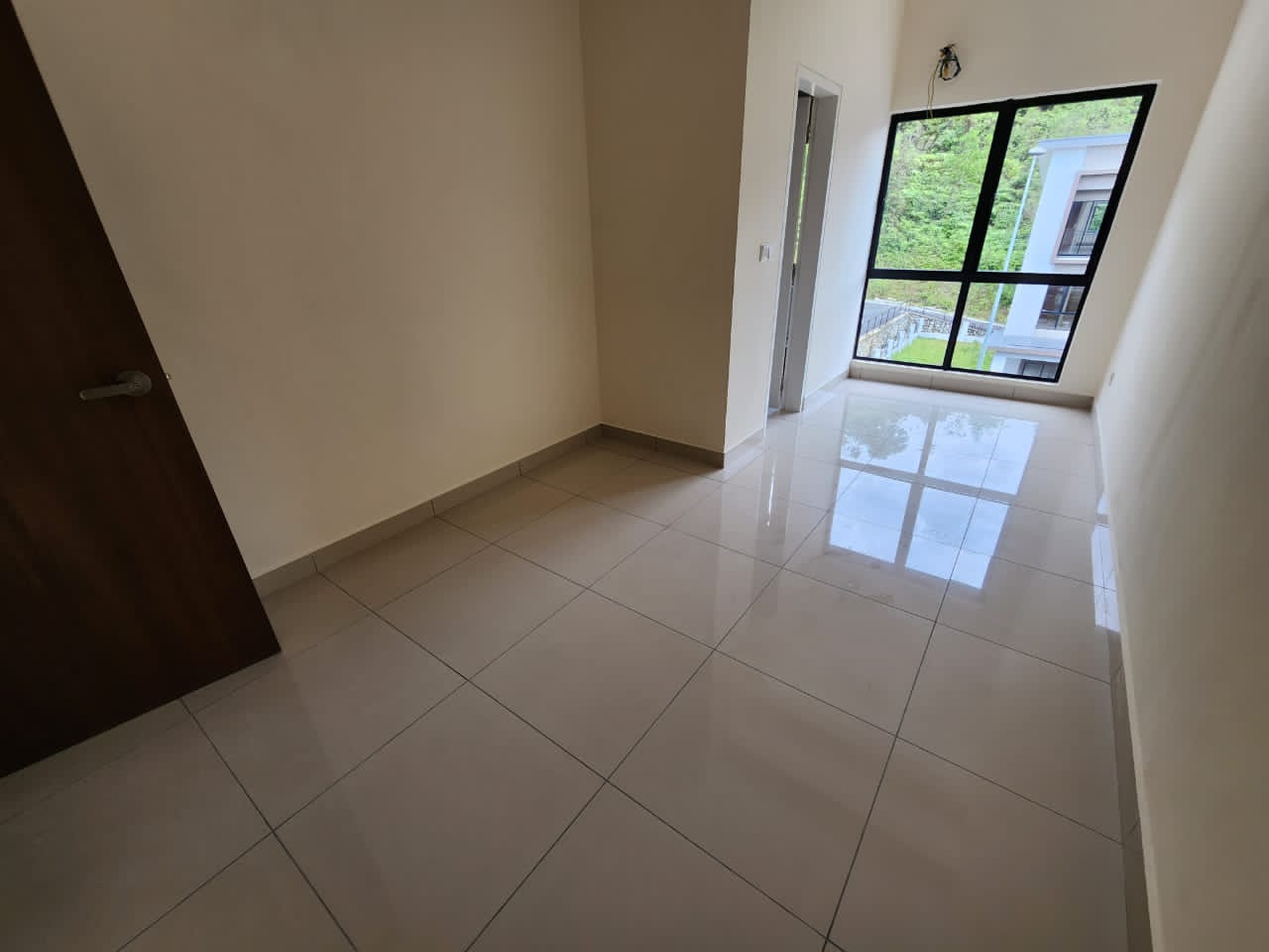 nassim height - photo 9