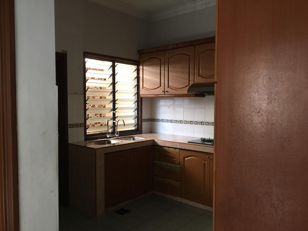 Double Storey Putra Indah, Section 9, Putra Height - photo 5