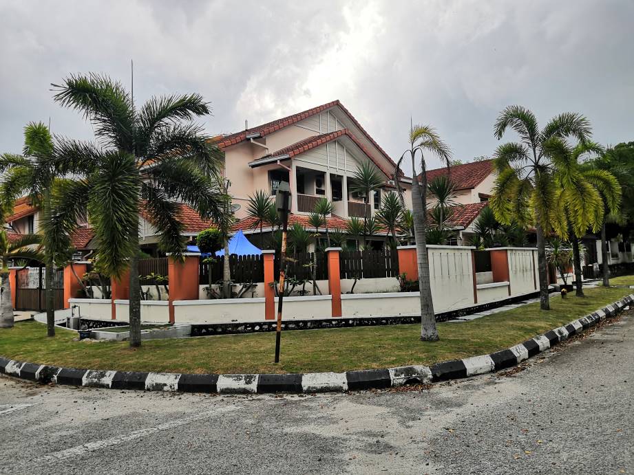 DOUBLE STOREY CORNER LOT PUTRA HEIGHTS