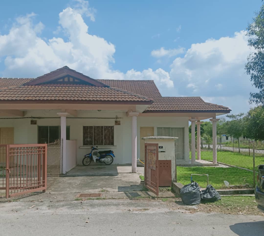 CORNER besar Single Storey Facing Playground