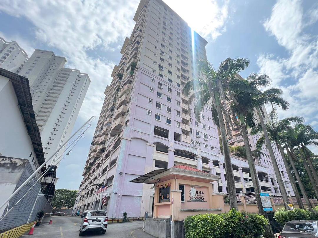Sri Gotong Apartment ...