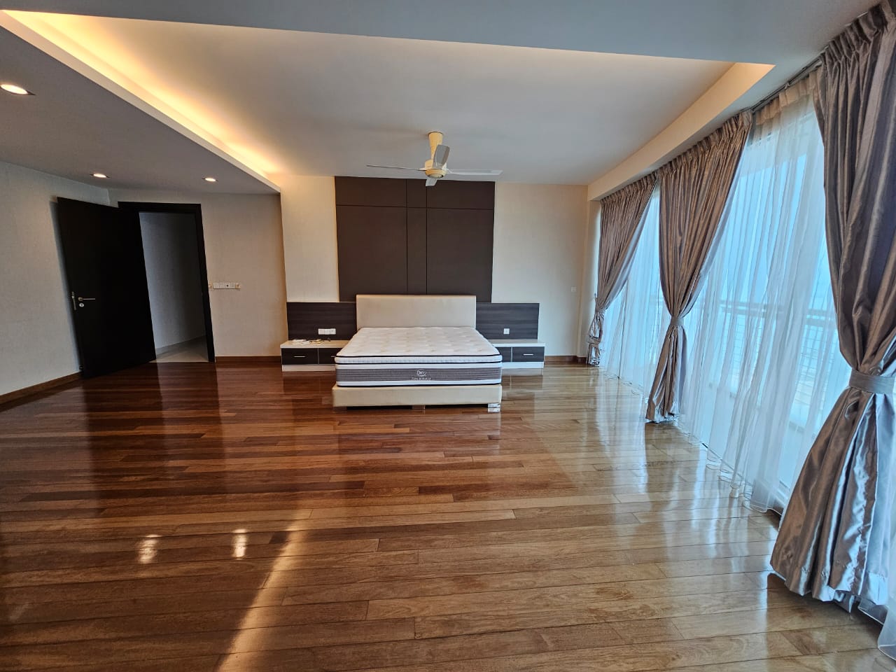 Gurney Paragon - photo 9