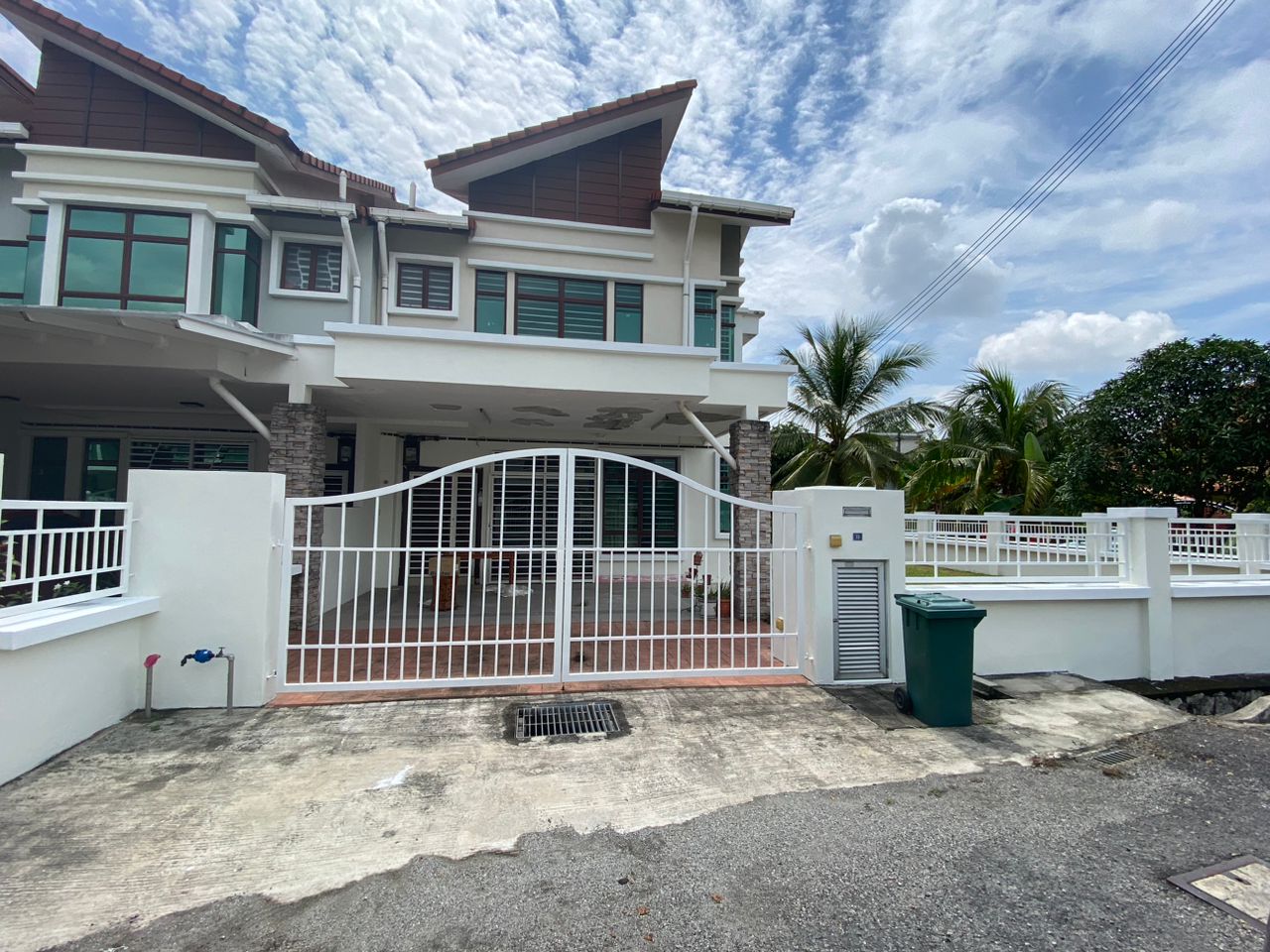 CORNER LOT DOUBLE STOREY TERRACE HOUSE - photo 2