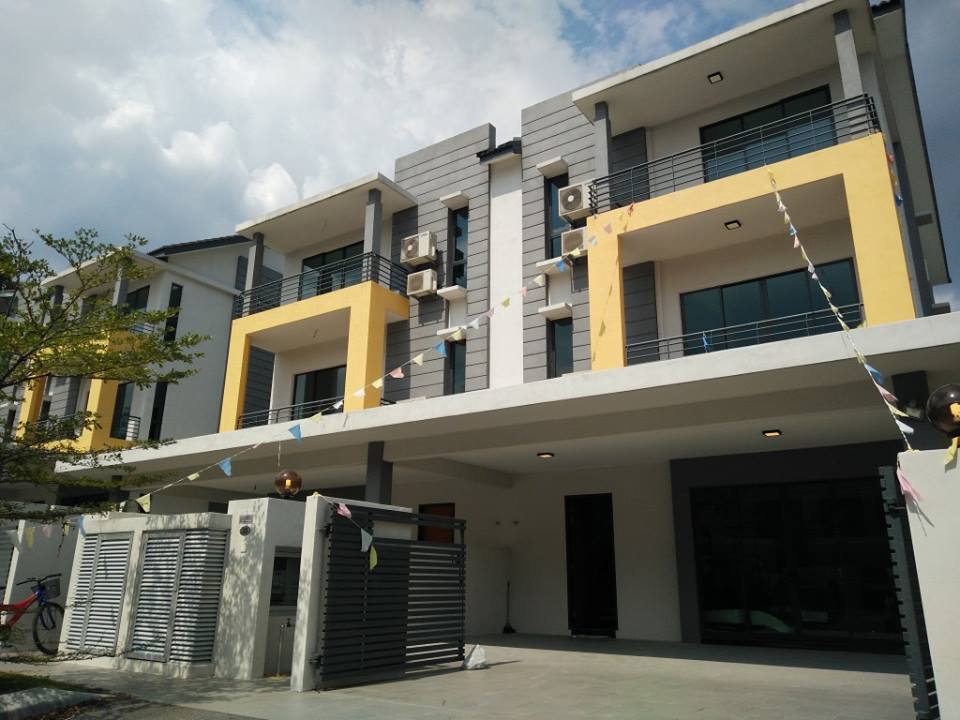 SEMI-D 3 TINGKAT SAUJANA SURIA KAJANG