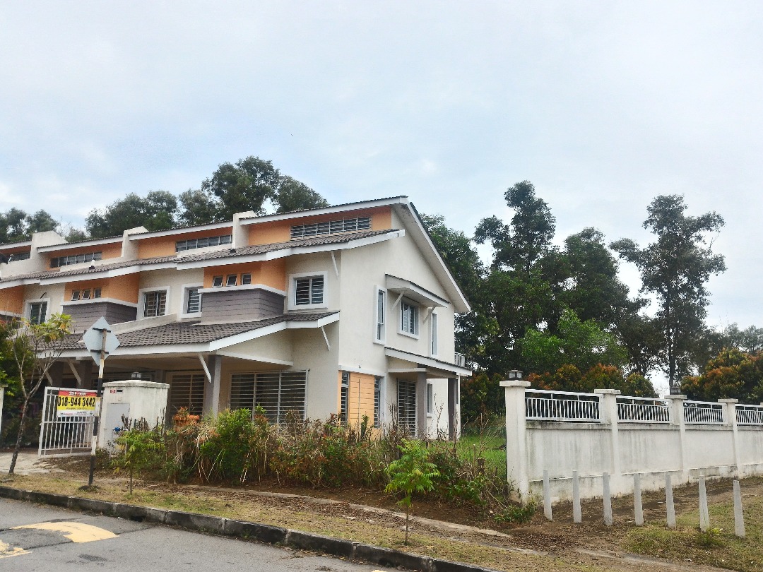 Below MV 2 Storey Corner Lot With Big Land Area at